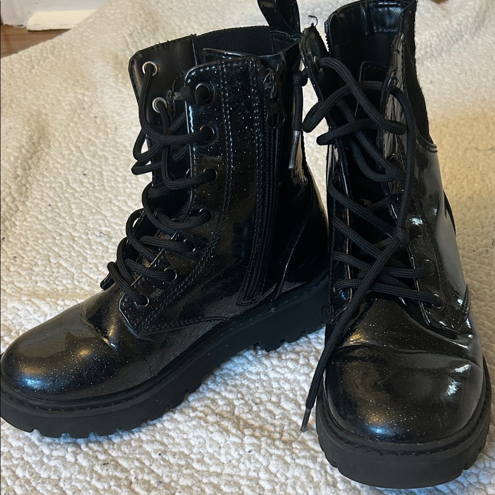 Kids ART CLASS Black Patent Leather Boots size 2